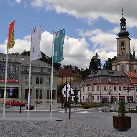 Hostel Lipa - Tovarna Guest house