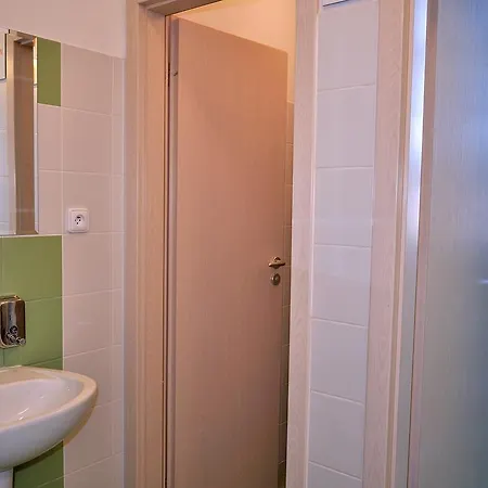 Guest house Hostel Lipa - Tovarna