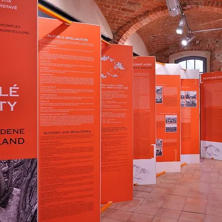 Hostel Lipa - Tovarna Guest house