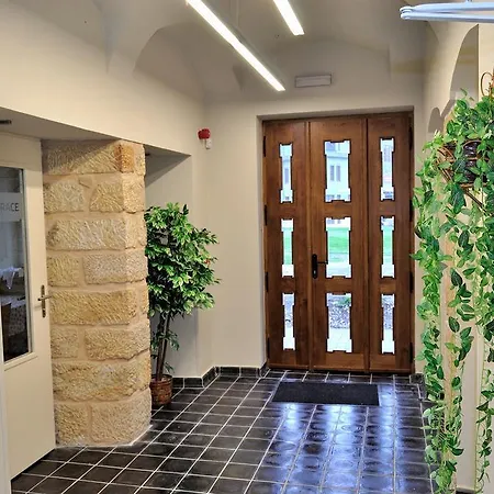 Guest house Hostel Lipa - Tovarna 2*