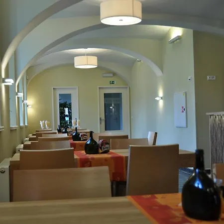 Hostel Lipa - Tovarna Guest house