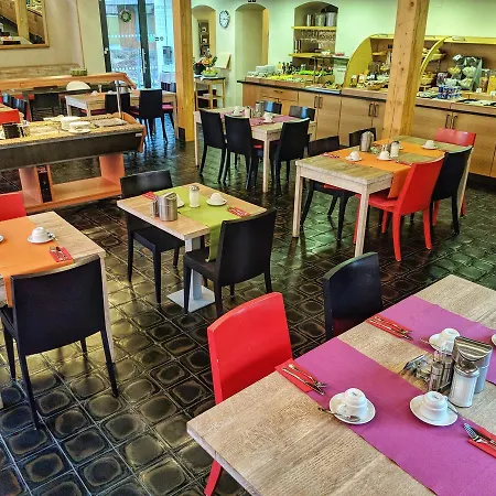 Guest house Hostel Lipa - Tovarna 2*